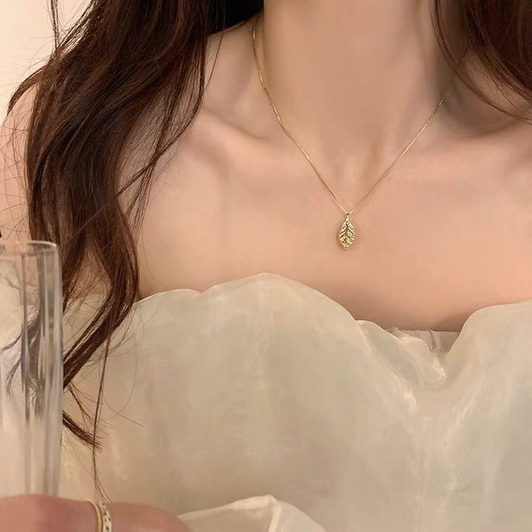 Collier feuille de basilic doré 🌙✨ 2025