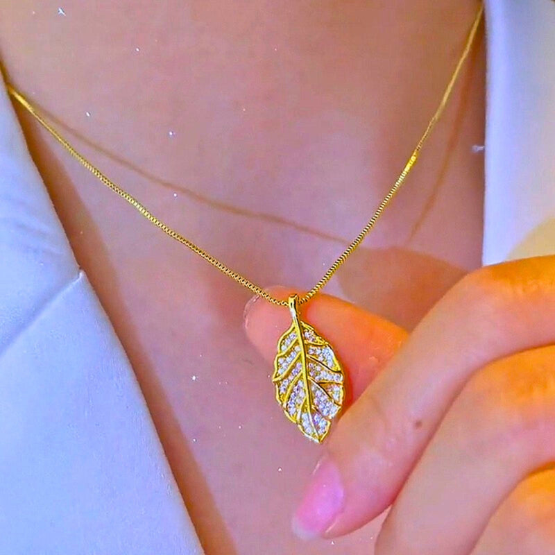 Collier feuille de basilic doré 🌙✨ 2025