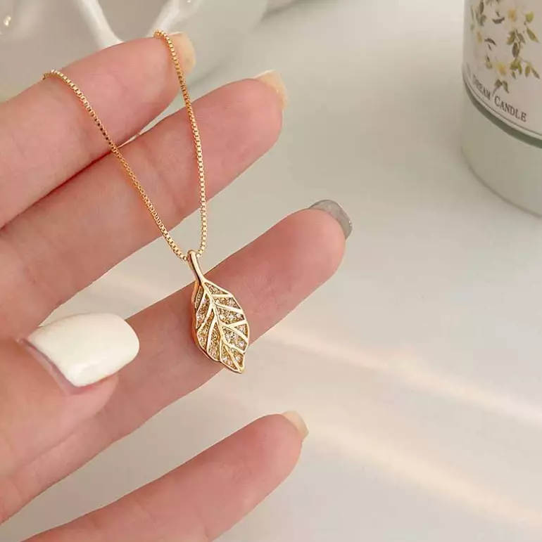 Collier feuille de basilic doré 🌙✨ 2025